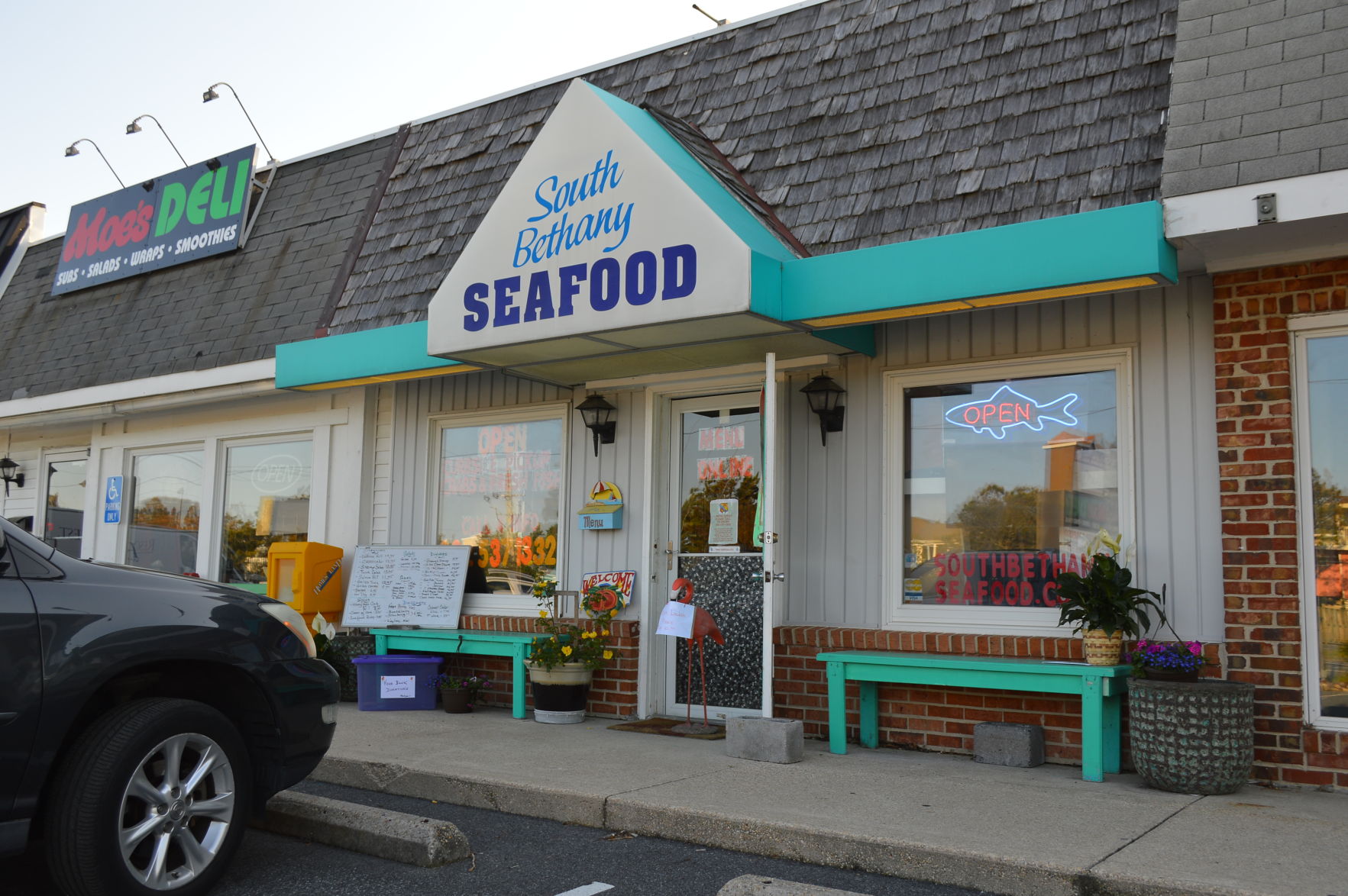 Curbside service at South Bethany Seafood Market